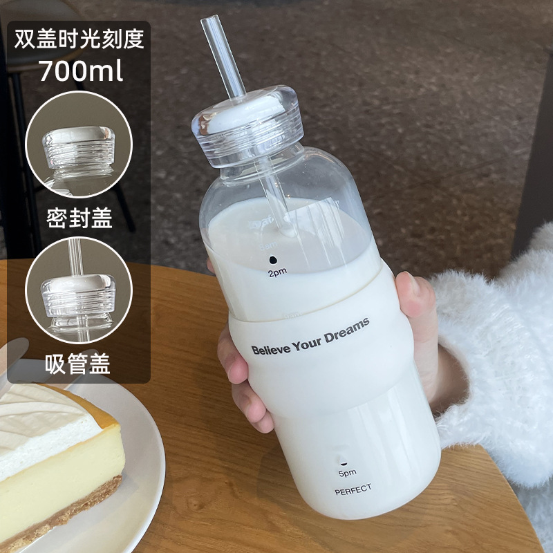 700ml 이중 뚜껑 모델에는 빨대 + 컵 커버가 함께 제공됩니다.