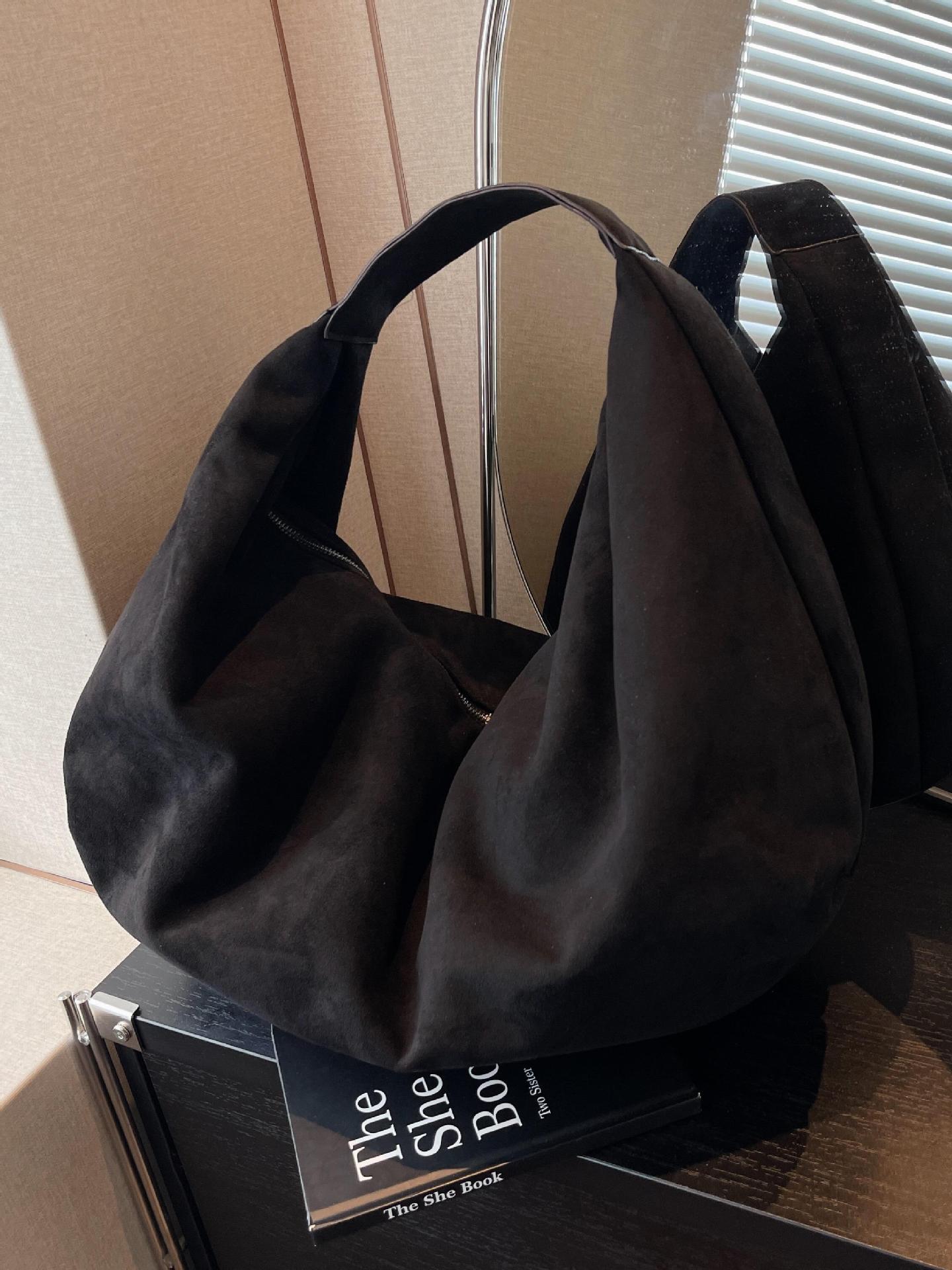 Explosiones transfronterizas retro mochila de seda retro 2025 nueva bolsa de hombro de gran capacidad de superficie suave casual