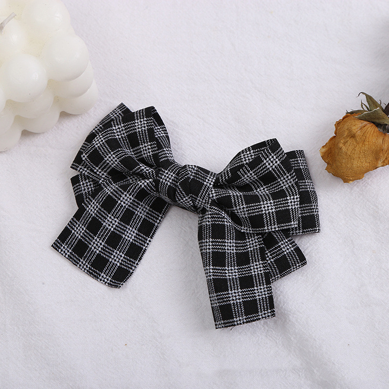 Elegant hairgrip with bow