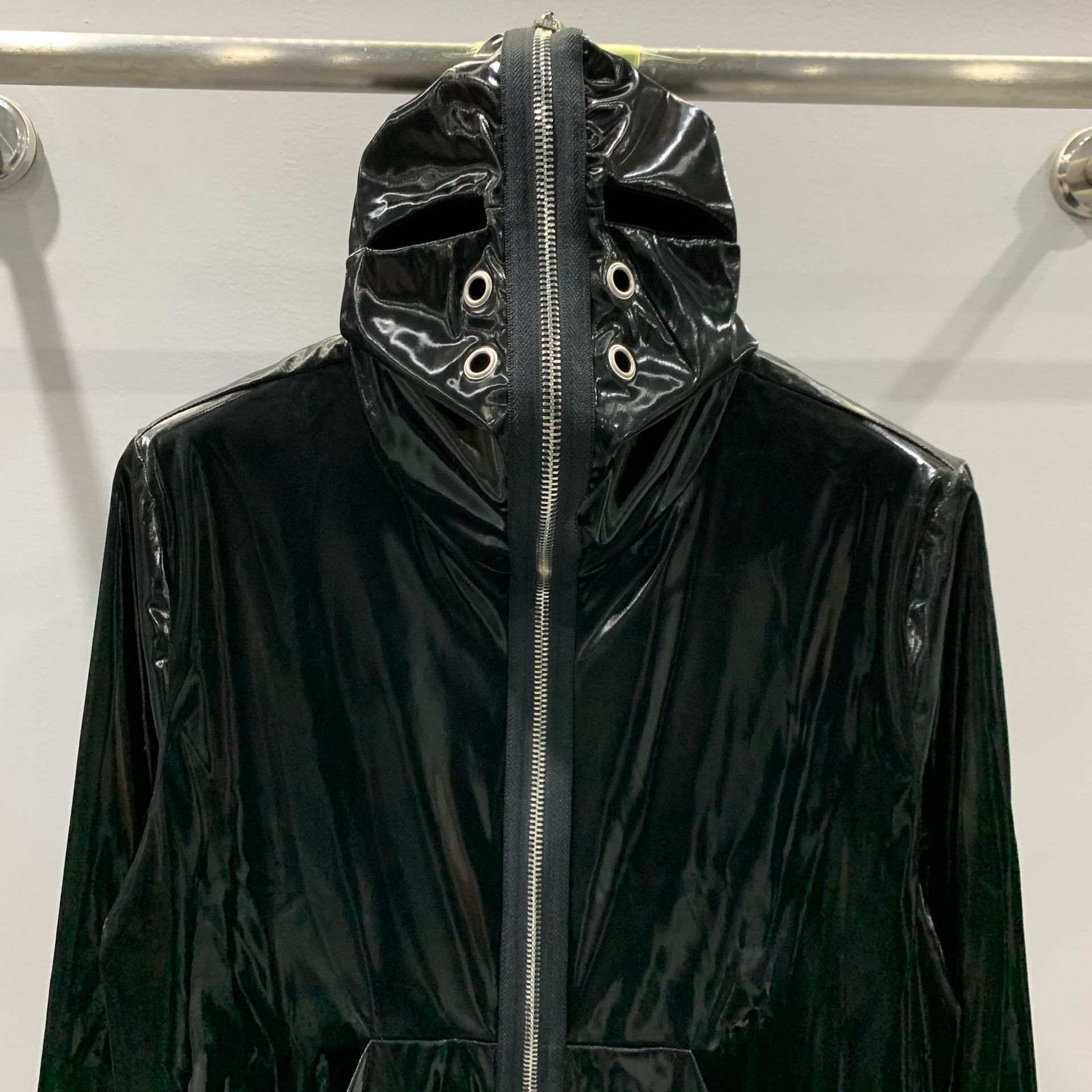 Estilo masculino SUBHUMAN | Chaqueta negra cortavientos de otoño con capa superior brillante estilo americano de nuevo diseño de Shark