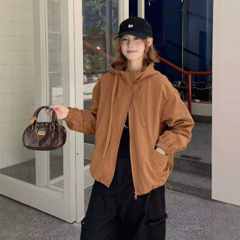 Hooded windproof short jacket for women 2026 spring and autumn, loose design with zipper, suitable for petite figures Hooded windproof short jacket for women 2026 spring and autumn, loose design with zipper, suitable for petite figures