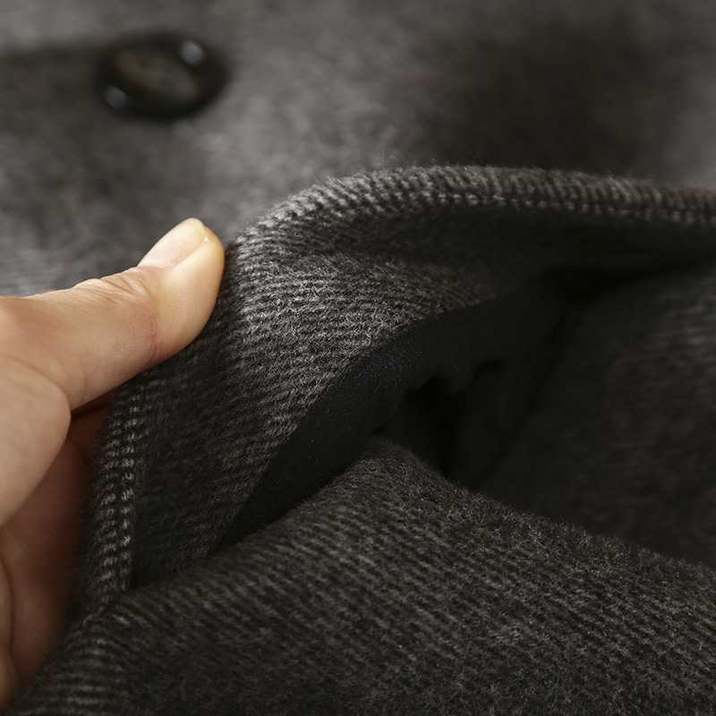 Abrigo de lana pura de los hombres otoño y el invierno engrosado Cuello de piel desmontable de longitud media capa de lana de los hombres abrigo 4E045