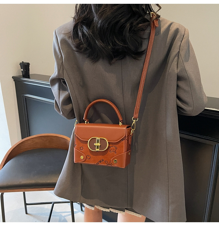 Korean-style fashionable color-blocking small square handbag with a high-quality feel, a new summer 2025 stylish and versatile women's crossbody bag undefined