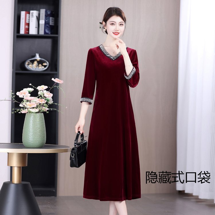 Spring and Autumn Season, Stylish and High-End Chinese-Style High-Quality Heavy Craftsmanship Beaded Slimming Velvet Dress, Fashionable Long Dress
