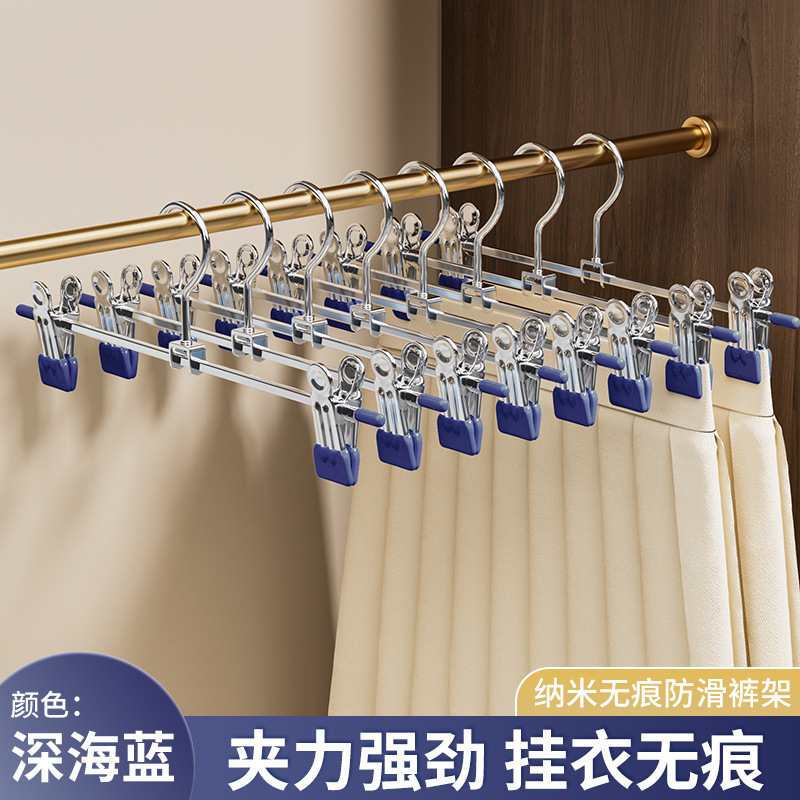 ズボンの棚に痕跡のないズボンのクリップがあります。強力な家庭用ズボンのクリップを干します。|undefined