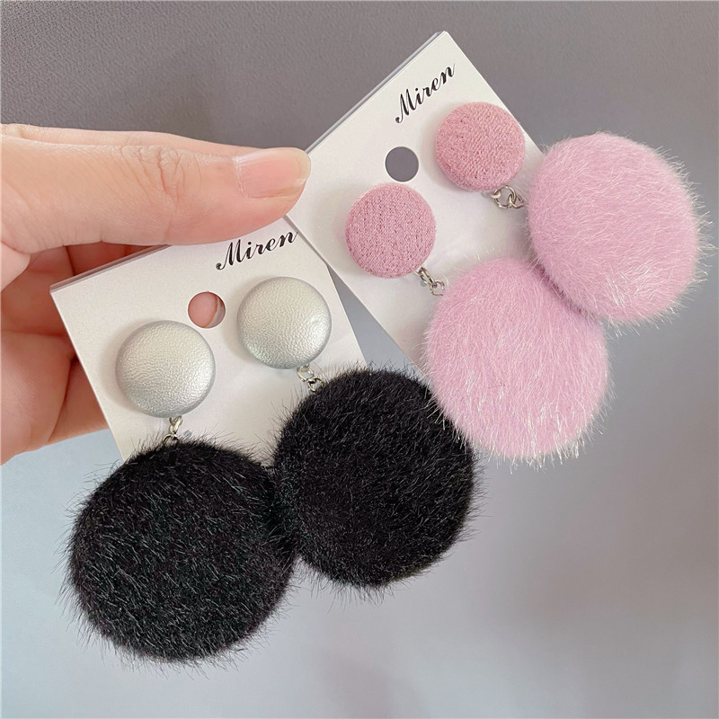 Tongfang Ornament Korean Style New Simple Retro Autumn and Winter Graceful and Fashionable round Mink Fur Exaggerated Thin Earringspicture1