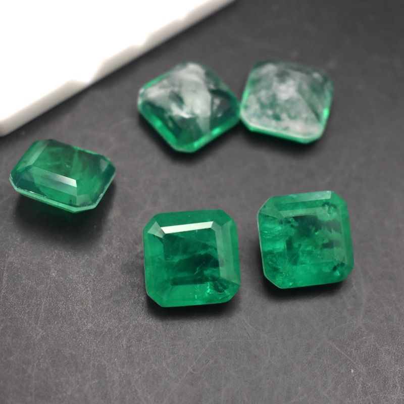 正方形心形拼合祖母绿宝石