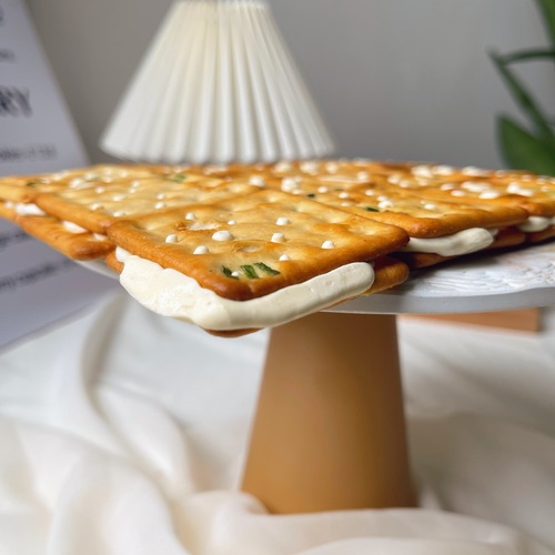 Taiwan Garlic Butter Cracker Handmade Garlic Butter Sugar Filled Cracker Small Cracker 12 Pack Bag 180g