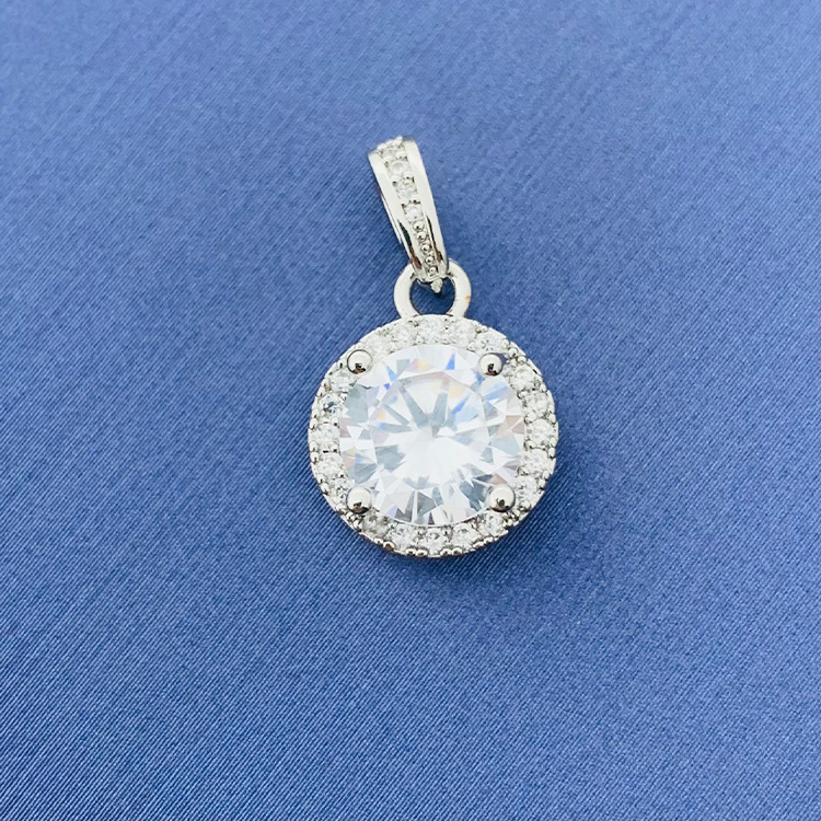 百種類のペンダントは心のままにファッションの経典を配合します。カップルの美しいペンダントは親友のアクセサリーを送ります。