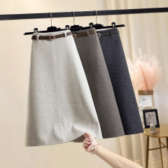 厚手の超仙毛ですね。シンプルなスカート女性2025秋冬の新型はやせています。