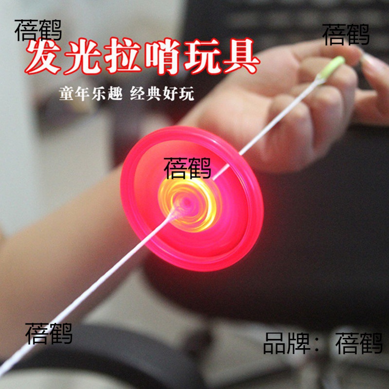 Yiwu pequeño mercado de productos básicos juguetes para niños al por mayor regalos del mercado nocturno bajo 1 yuan puesto nuevos pequeños regalos luminosos.