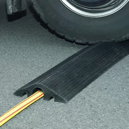 橡胶电缆保护套 抗压 耐磨 长度可裁剪地面横穿电线穿孔孔径20mm