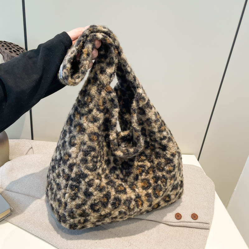 Otoño y invierno nuevo bolso de hombro de lana de viento de gran capacidad de moda estampado de leopardo bolso de lana de tote bolso retro debajo de la axila