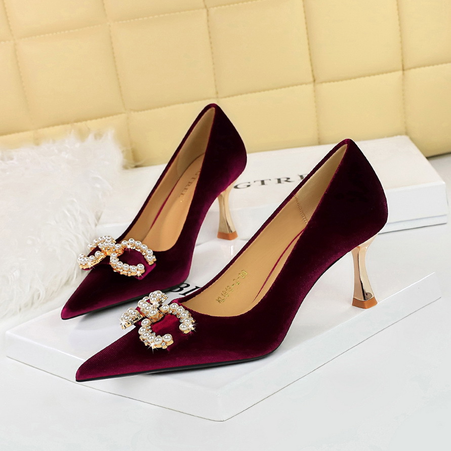 1818-K79 Banquet High Heels Korean Style Women's Xishi Velvet Shallow Mouth Pointed Toe Metal Pearl Rhinestone Buckle_vogvips.com