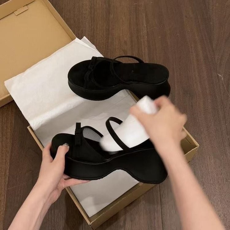 Red Fairy Wind aumentó la altura de las zapatillas de fondo grueso para mujeres 2026 nuevo estilo de verano para vestir con una falda anti-deslizante zapatillas frías