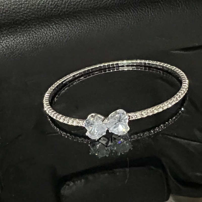 Bracelet heart-shaped