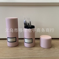 化粧品は化粧用ブラシをプレゼントします。