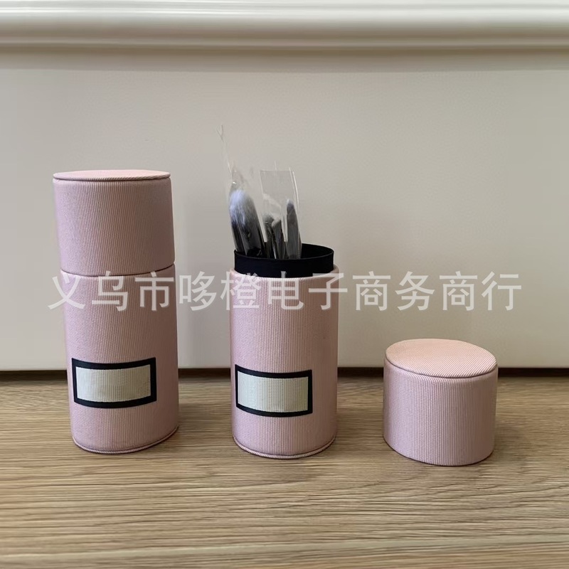 化粧品は化粧用ブラシをプレゼントします。|undefined
