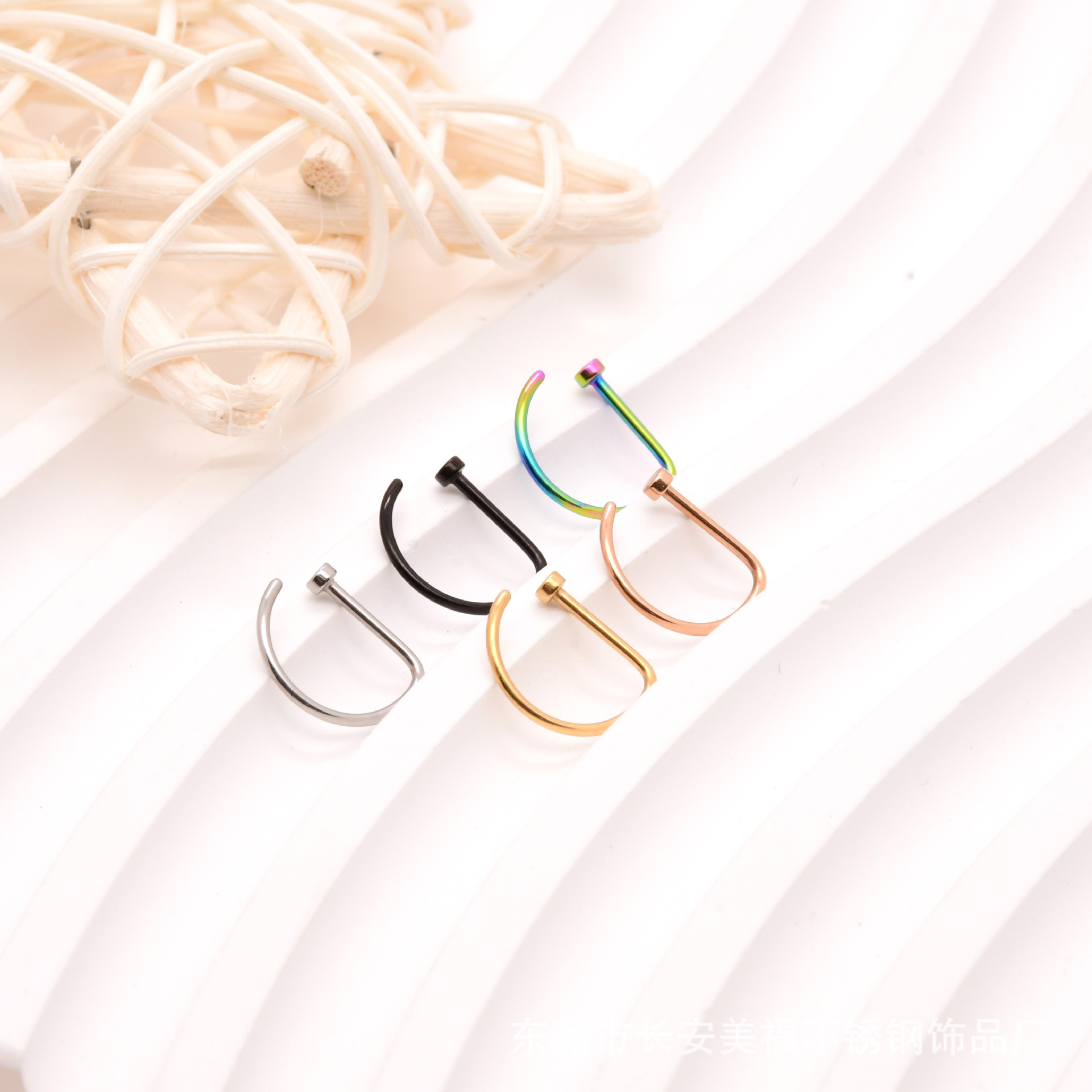 Cross border e-commerce supply: stainless steel D-shaped nose ring piercing jewelry in stock, popular in Europe and America, no perforation nose ring nose nail