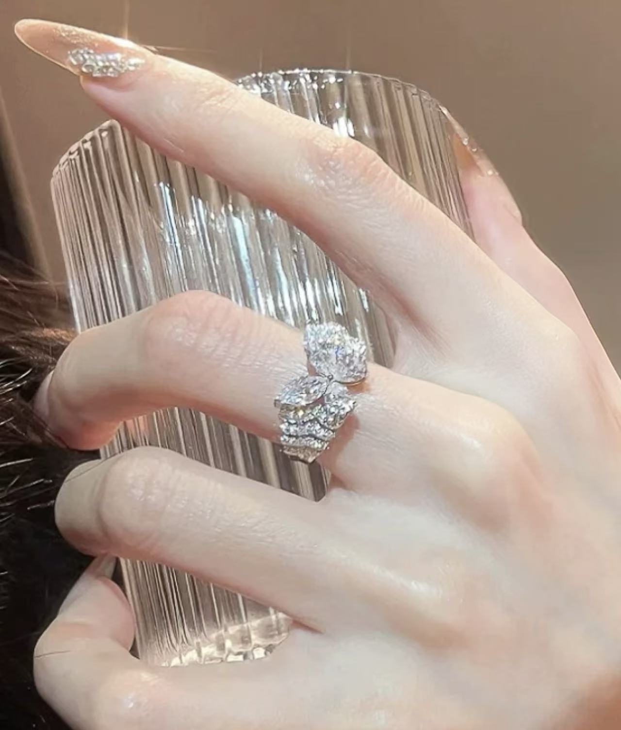 Designer Ring Mit Funkelnder Schleife Und Strassbesatz_voghion.com