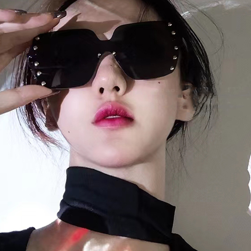 2022 nuevo remache de una pieza gafas de sol personalidad europea y americana gafas de sol sin marco gafas de sol de moda transfronteriza de las mujeres