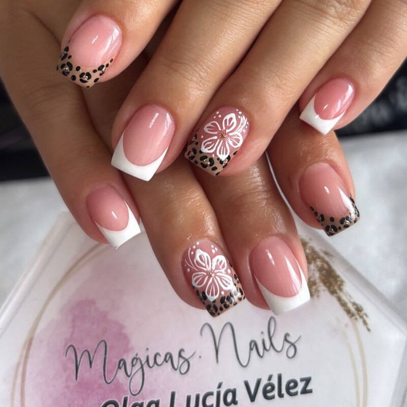 24 Pieces of Black and White French-Style Nail Tips with Small Floral Designs, Simple Leopard Print, European and American Style Wearable Nails, Hot-Selling Pure Desire Press-On Nails 24 Pieces of Black and White French-Style Nail Tips with Small Floral Designs, Simple Leopard Print, European and American Style Wearable Nails, Hot-Selling Pure Desire Press-On Nails