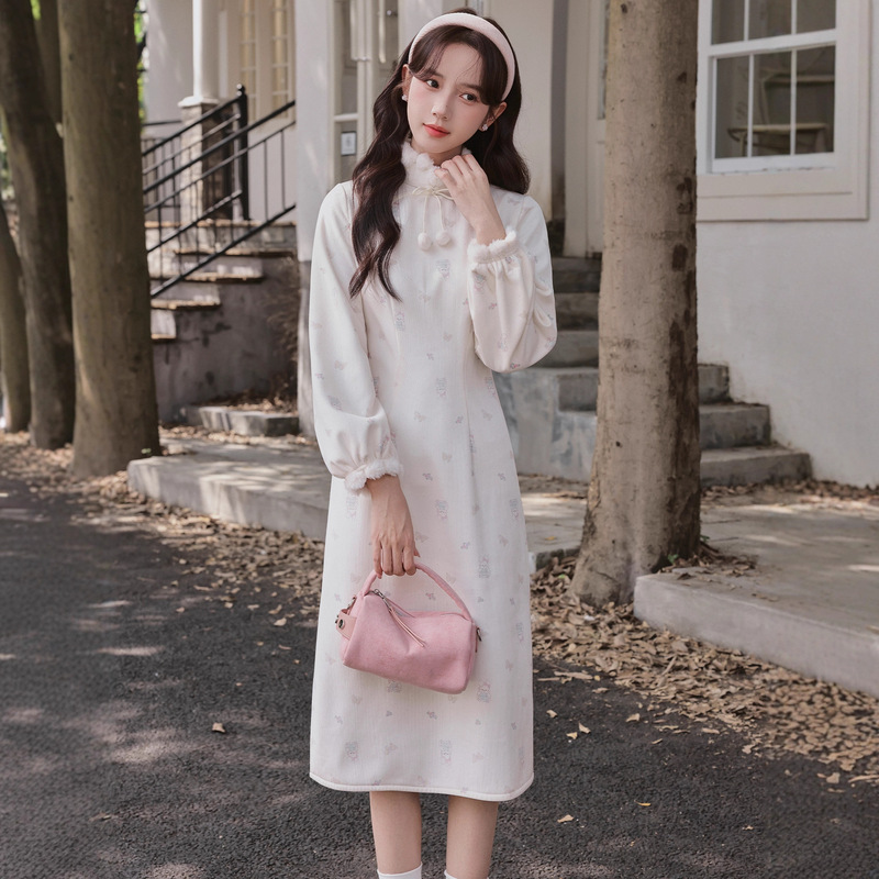 Sweet and Cute Stand-Up Collar Waist-Cinching Improved Floral Cheongsam Dress for Girls, Mid-Length Velvet Thickened Long Skirt