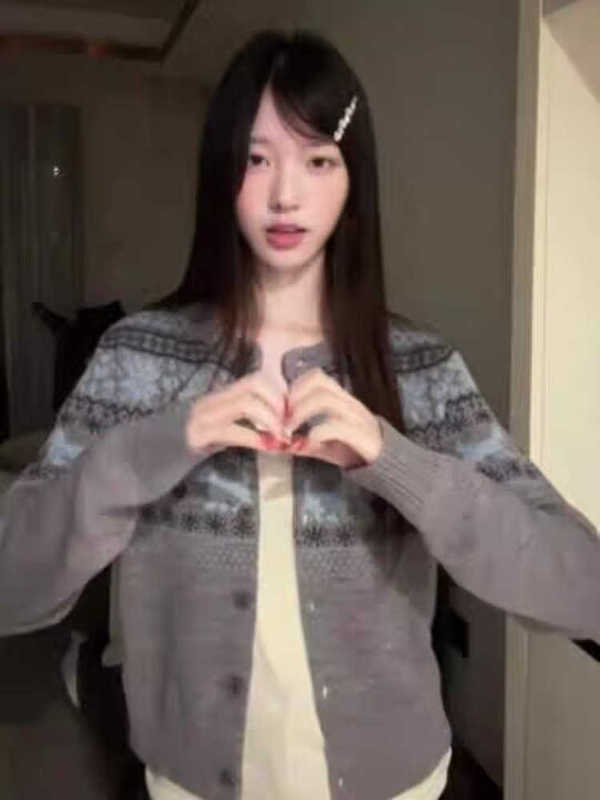 灰色韩系氛围感早秋季软糯提花开衫毛衣外套女复古针织衫外搭上衣|undefined