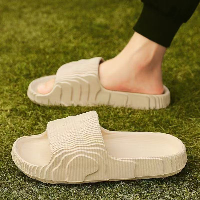 2025 New Versatile Slippers for Men and Women, Summer Outer Wear, Thick-Soled, Comfortable, Non-Slip, Home Slippers for Women