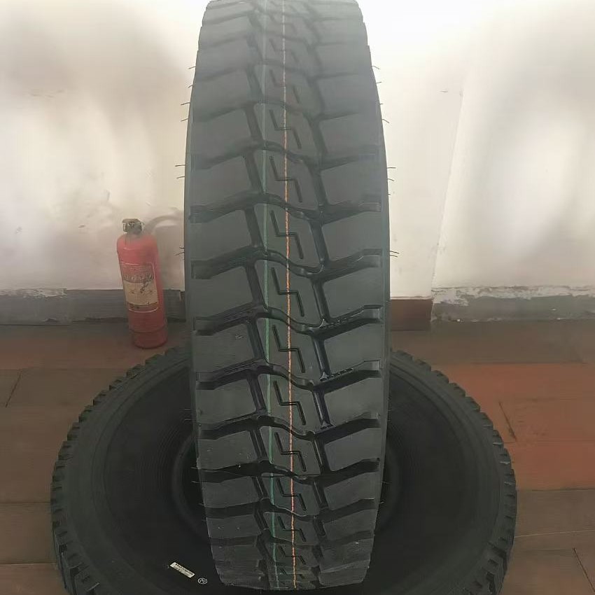 厂家直销9.00R20全钢丝卡车轮胎 货车 载重耐磨中花 蝴蝶花纹