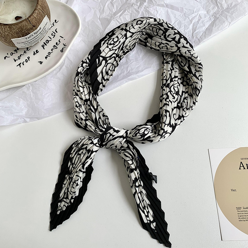 Bufanda de seda, bufanda cuadrada, sentido avanzado, camisa decorativa arrugada de moda coreana de primavera y verano, bufanda pequeña, bufanda en forma de diamante, diadema