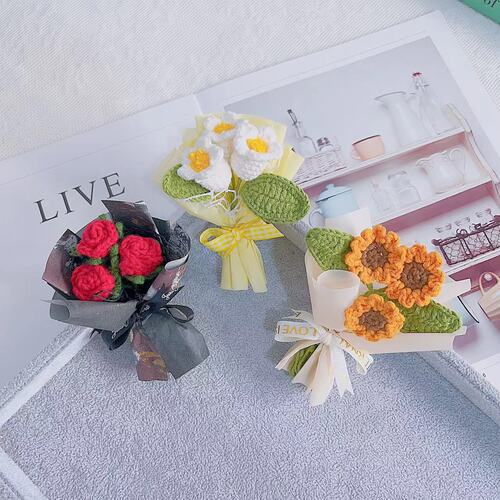 Mini bouquet, hand-woven creative car-mounted simulated bouquet, finished air outlet decoration, gift to the goddess