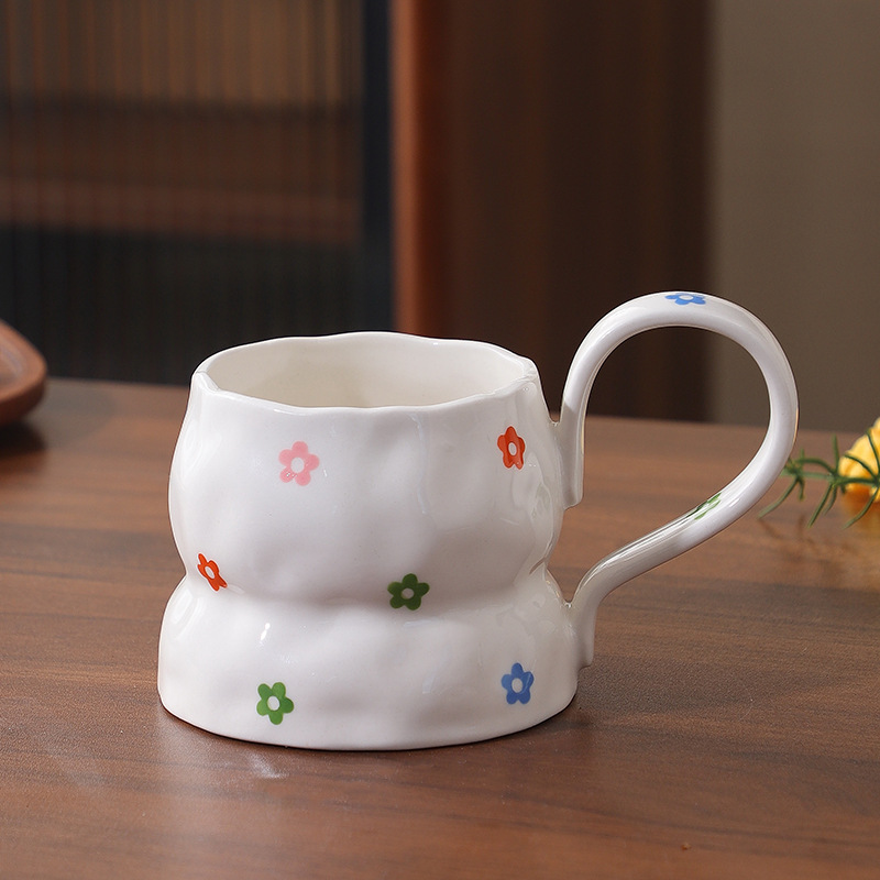 Pins viento rojo pequeño amor de alto valor pintado a mano bajo vidriado juego de tazas y platillos de cerámica taza de café irregular taza de agua