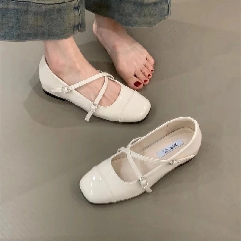 スカート赤、春と秋のインナー高さ、新しい女の子のパテントレザーシューズ2025バックル付きメリージェーンシューズレディースクロス|undefined