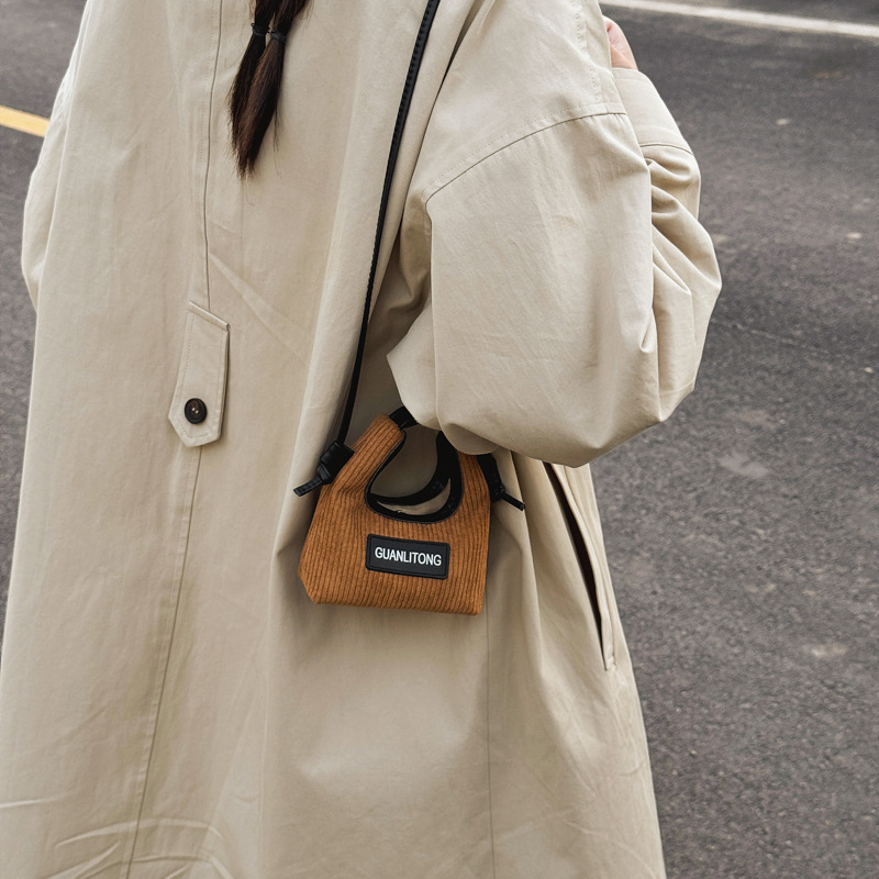 Bolso de niña de color sólido coreano lindo mini mochila de bebé otoño invierno nuevo bolso de hombro para niños de lana