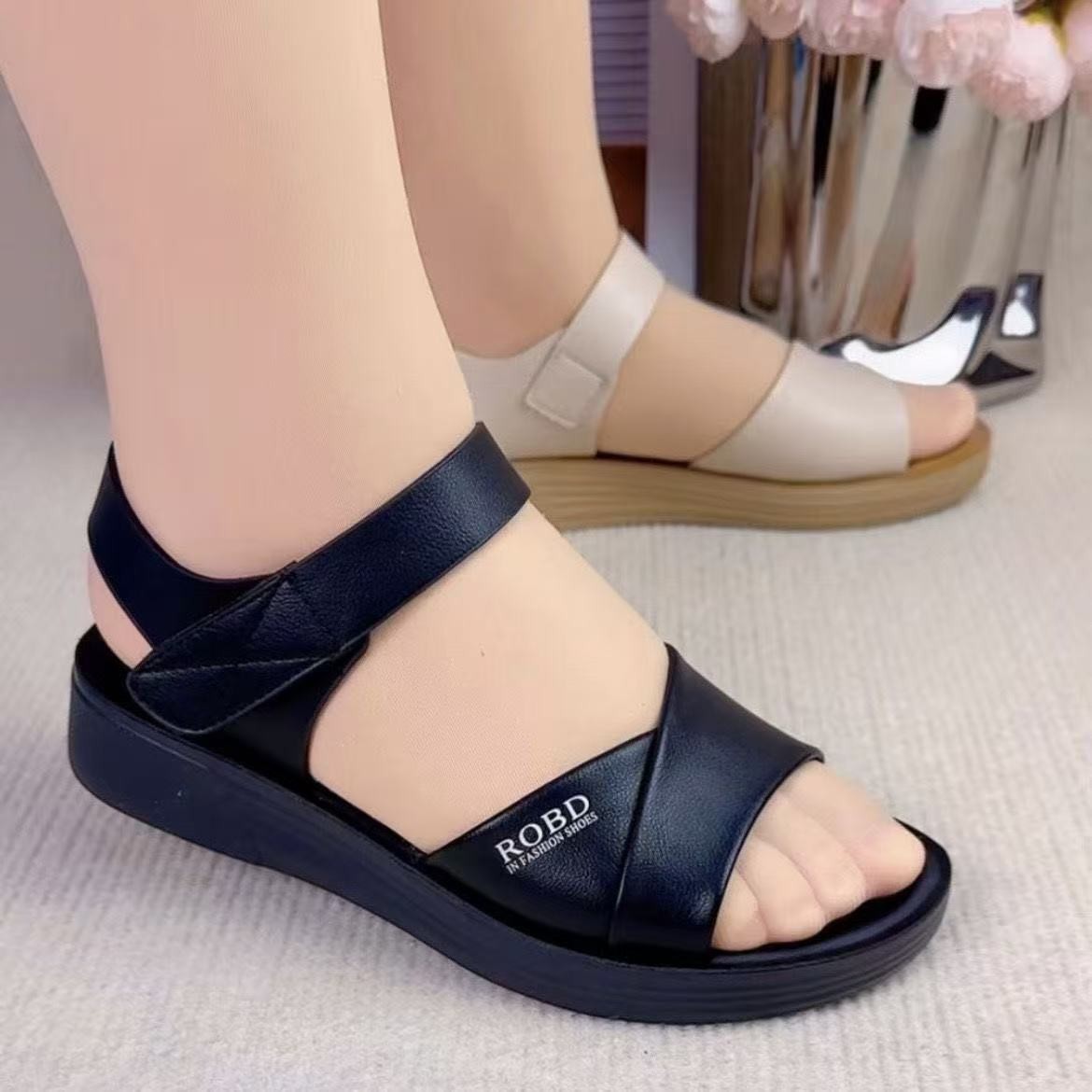 2026 zapatillas de verano para mujeres zapatos de verano suaves cómodos zapatos de madre ligeros antideslizantes zapatos de caminata para mujeres de mediana edad