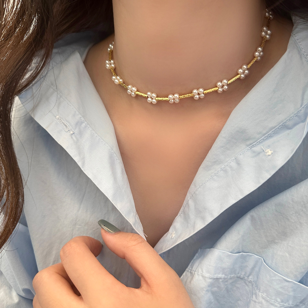 Korean Niche Design Simple and Fashionable Women's Trendy Pearl Flower Necklace Elegant Choker Necklace Collarbone Chain Wholesale