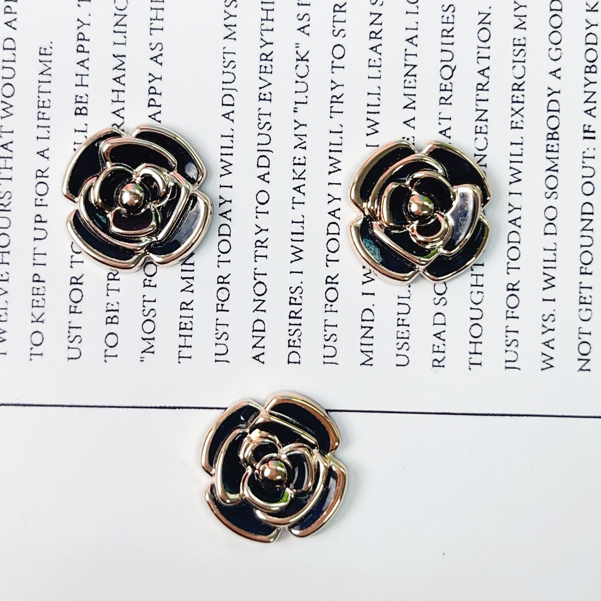 Corea del sur fragancia goteo de aceite camellia amor diy accesorios de joyería caja de teléfono móvil bolsas de zapatos material de parche de hebilla