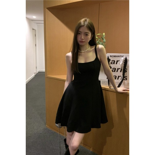 Black spaghetti strap dress women's summer square neck retro French high-end A-line mini skirt temperament cinched waist dress