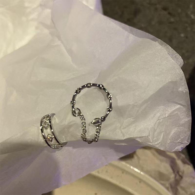 Pinzas para la oreja de diamantes con estrellas de moda intro retro, diseño de nicho femenino, lujo ligero, sensación de alta gama, exquisita pinza para la oreja sin agujeros para la oreja femenina