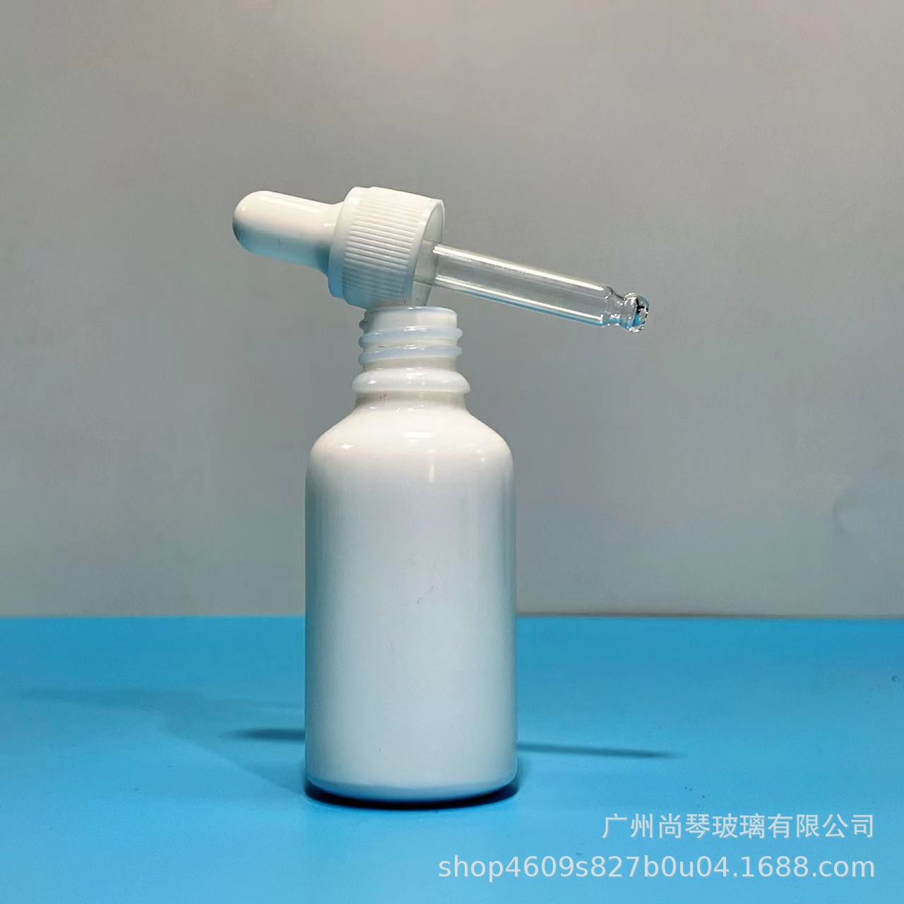 En stock botella de aceite esencial de porcelana blanca de 30ml 10ml20ml botella blanca de porcelana de alta gama 50ml botella gotero líquido de esencia blanca