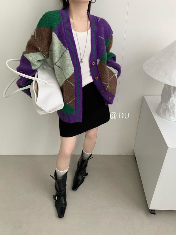 复古撞色大菱格五金V领针织开衫女冬季新款宽松毛衣外套|undefined