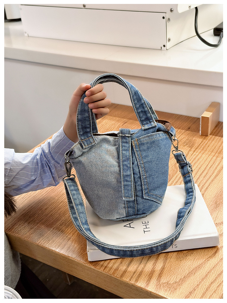 Unisex Medium Denim Solid Color Vintage Style Streetwear Bucket Lock Clasp Crossbody Bag display picture 28