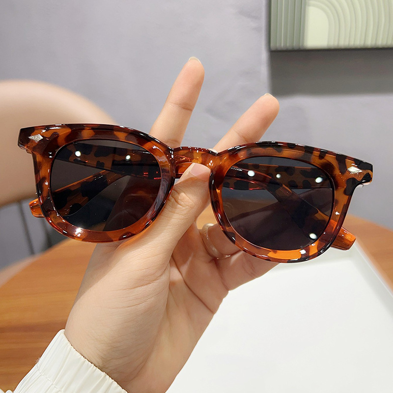 표범 무늬 프레임 회색 조각