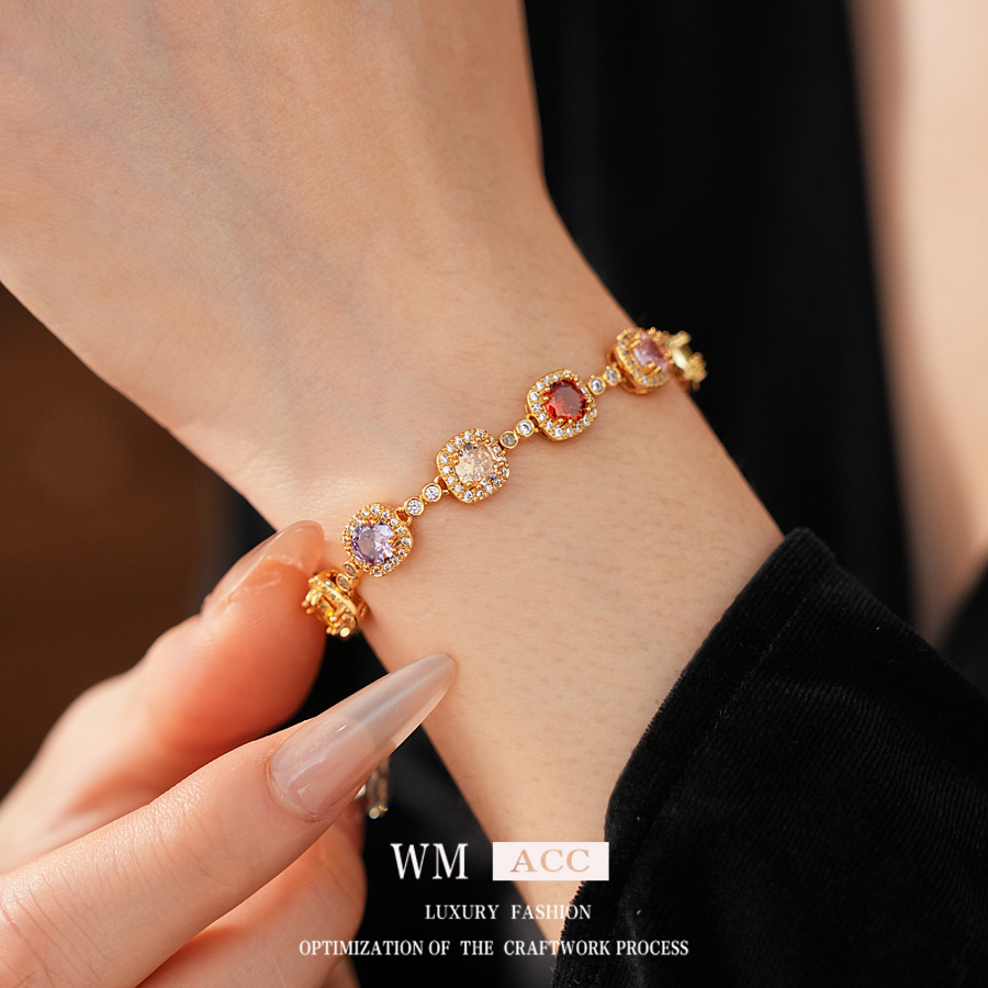 Medieval vintage zircon cuadrado pulsera pulsera pulsera de lujo ligera pulsera de alto nivel de moda retro universal joyas para mujeres