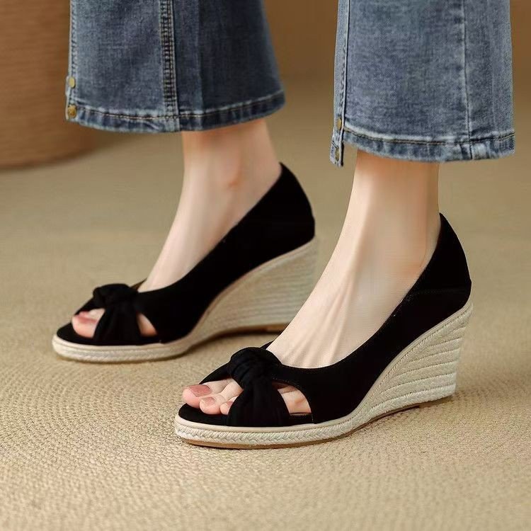 Moda temperamento sandalias mujeres 2026 verano nuevo tacones de altura de pendiente gruesa, sandalias de altura suave de moda