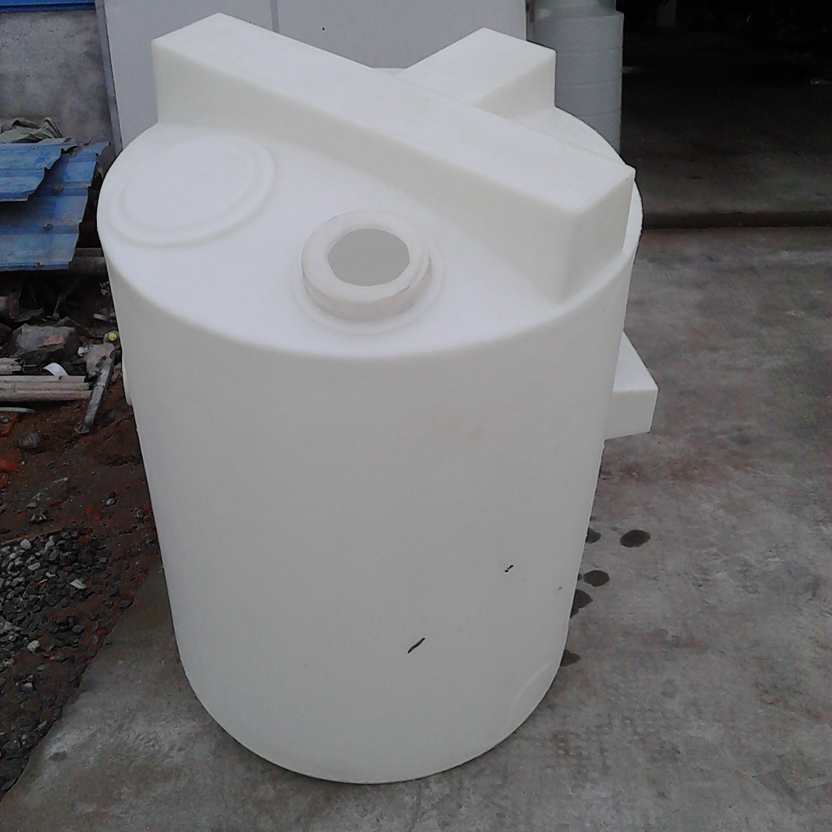 河南1.5吨食品级塑料加药箱/西安PE加药箱 1500L锥底加药箱厂家