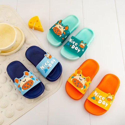 One piece of drop-shipping children's slippers for summer new beach cartoon cute male and female internet celebrities wear PVC plastic shoes inside and outside