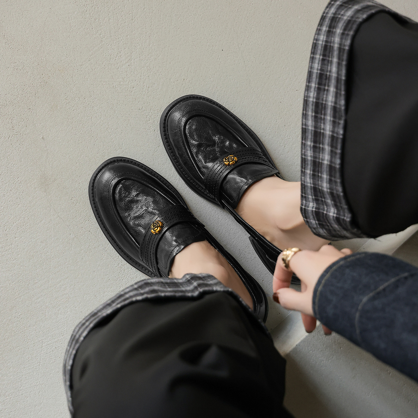 Giày loafer nữ mũi tròn gót vuông dày đế cao 6 cm da cừu — màu nâu