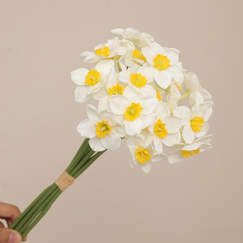 flores simuladas flores de narcisos flores de mano flores flores de mano boda flores simuladas decoración de la mesa de comedor fotografía flores de seda flores falsas